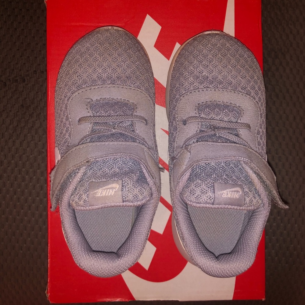Toddler girls Nike Tanjun gray/white sneakers